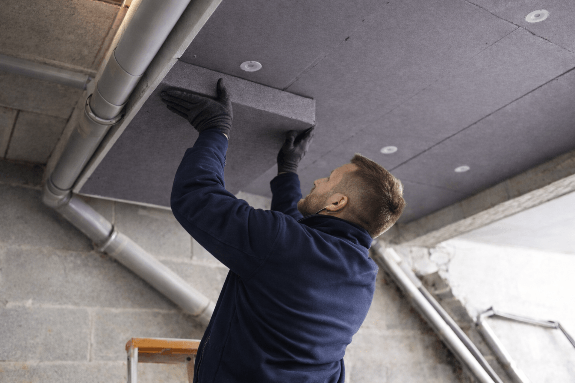 Artisan RGE en chantier d'isolation de plancher bas à Lyon — Rhône-Alpes