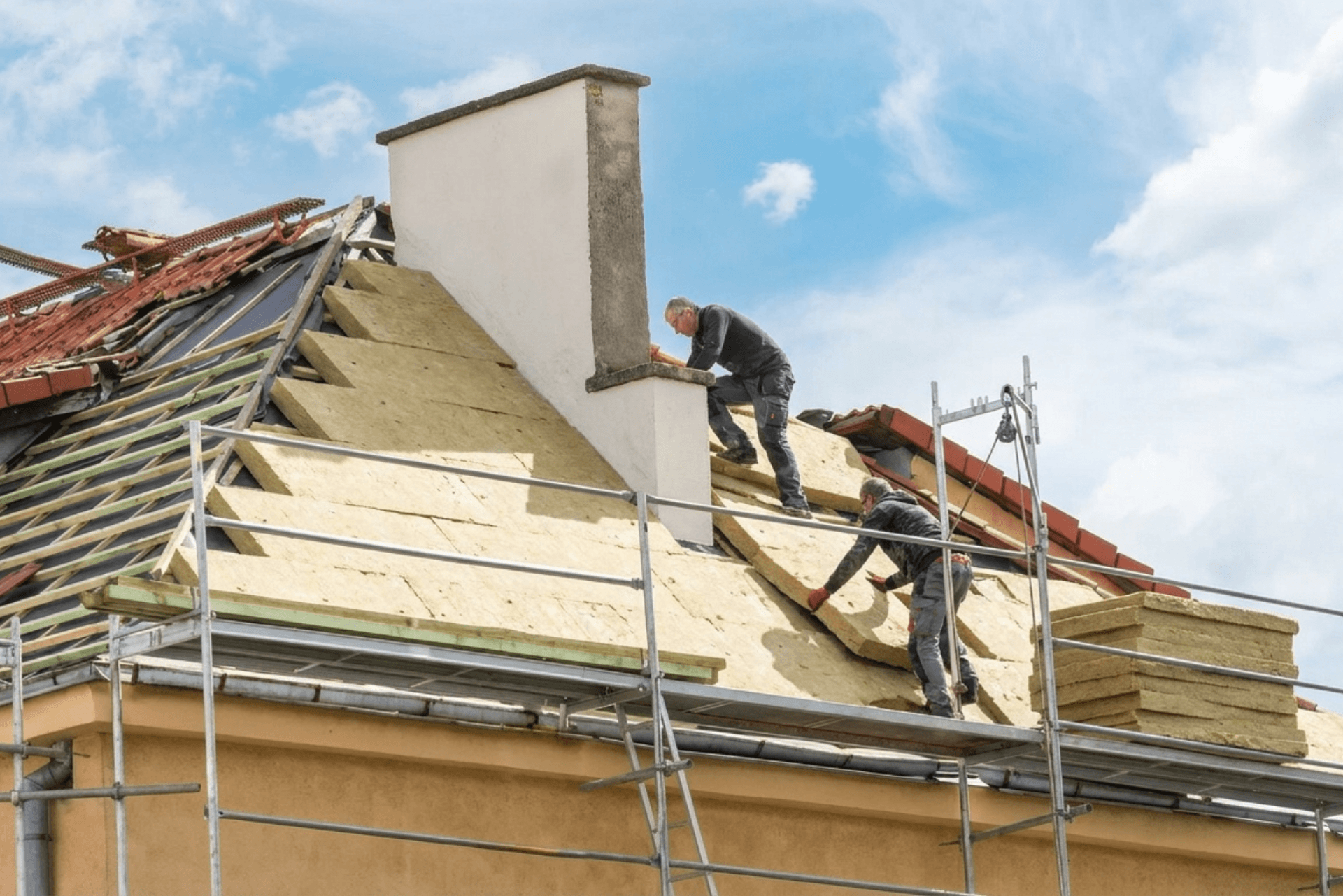 Travaux isolation extérieure de toiture à Lyon par des artisans certifiés